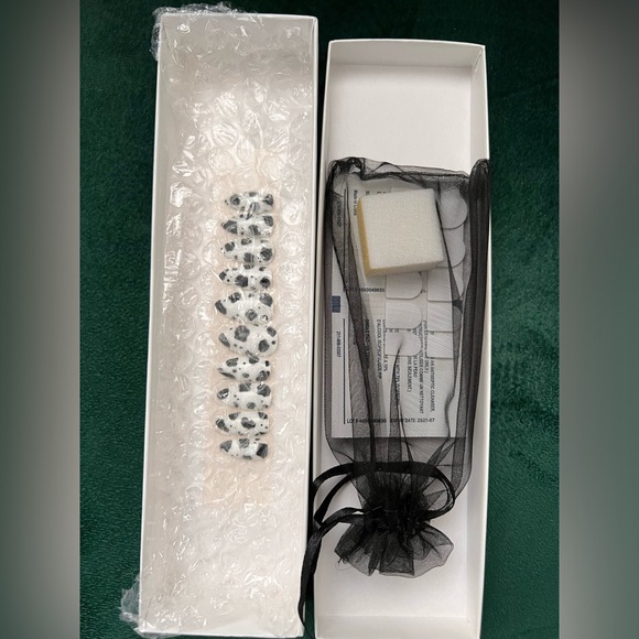 Faux nail bundle - Picture 3 of 3